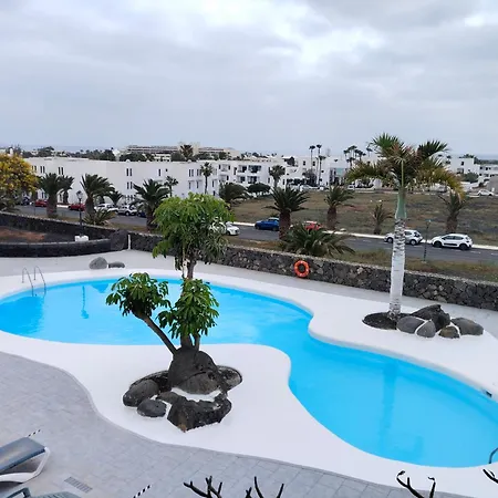 Om Con Vistas Al Mar Y Volcanes *