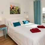 Om Con Vistas Al Mar Y Volcanes * كوستا تاغيسي