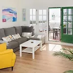 Om Con Vistas Al Mar Y Volcanes * كوستا تاغيسي