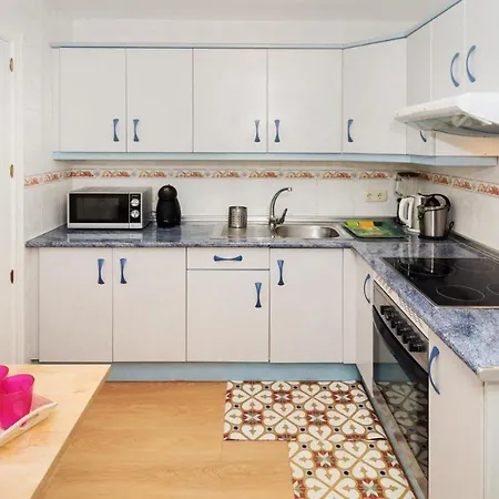 Om Con Vistas Al Mar Y Volcanes