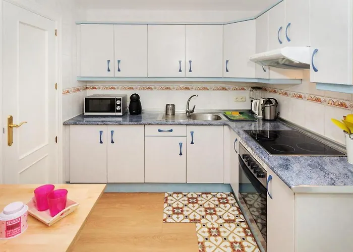 Om Con Vistas Al Mar Y Volcanes